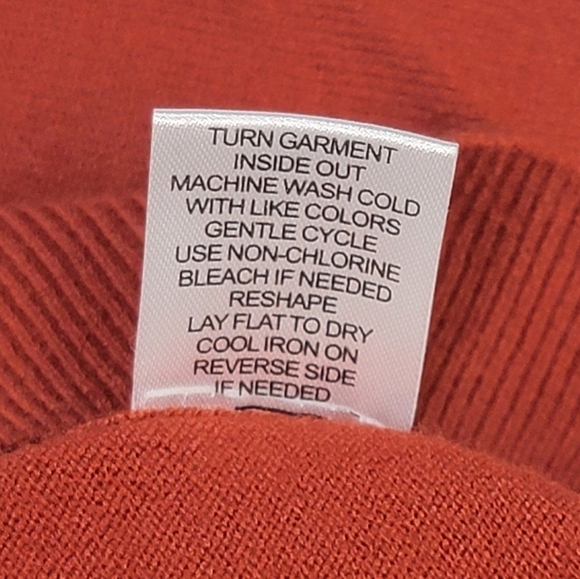 LOVE ♡ELLIE MIA BACK DETAIL SWEATER Women's Size XS V-Neckline, Pull Over - Picture 3 of 11